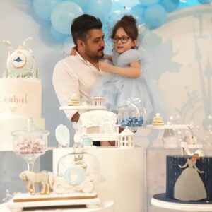 Pendar Akbari Instagram - نباتِ عزیزم ، فسقلی خوشمزه عمو 
زندگیت پر از خوشی ، دلت همیشه شاد 
تولدت مبارک 💙
#نبات_استخری 
#پناه_استخری 
#پندار_اکبری 
#شاهرخ_استخری
