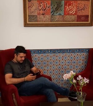 Pendar Akbari Instagram - ...
..
گر بیایی دهمت جان و 
نیایی کُشدم غم
من که بایست بمیرم!
چه بیایی ، چه نیایی...
#سعدی

#پندار_اکبری #pendarakbari #iran #iranianartist #iranianactor #honarmandan #honar #art #artist