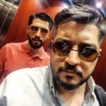 Pendar Akbari Instagram - تولد....تولد......تا میتونی اون پشت قیافتو این شکلی کن مهم اینه خیالم راحته همیشه پشت سرم هوامو داری ...تولدت مبارک عرفان کاستاکورتا 💙💙💙💙 به همه آرزوهات دست پیدا کنی #pendarakbari #erfanakbari #akbaribrothers #iranianartist #iranianactor #artist #honarmandan