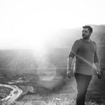 Pendar Akbari Instagram - ... .. آدمها فکر می کنند اگر یک بار دیگر متولد شوند، جور دیگری زندگی می کنند، شاد و خوشبخت و کم اشتباه خواهند بود. فکر می کنند می توانند همه چیز را از نو بسازند، محکم و بی نقص! اما حقیقت ندارد.. اگر ما جسارت طور دیگری زندگی کردن را داشتیم، اگر قدرت تغییر کردن را داشتیم، اگر آدمِ ساختن بودیم، از همین جای زندگیمان به بعد را مى ساختيم... #آنتوان_دوسنت_اگزوپری #پندار_اکبری #pendarakbari #iranianartist #iran #iranianactor #art #honarmandan #honarmand #honar #الموت