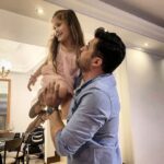 Pendar Akbari Instagram - .. ... . برای زیبا زندگی نکردن، کوتاهیِ عمر را بهانه نکنیم. عمر کوتاہ نیست بلکه ما کوتاهی می کنیم، زندگی لحظه به لحظه ش غنیمته فرصته، شانسه، عشقه سادہ ازش نگذریم زندگی زیباست... . اینجا پناه زیبا و دوست داشتنی ما داشت آماده میشد واسه یه پرتاب بیست امتیازی 😉😀💙💓 . #پندار_اکبری #pendarakbari #panahestakhri #iran #iranianartist #iranianactor #honarmandan #honar #art #kids