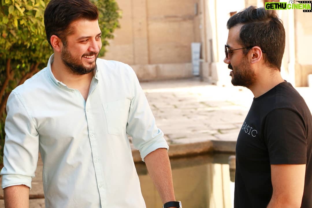 Pendar Akbari Instagram - .... ..... ارگ کریمخان ، لحظه هایی که در کنار دوستان عزیزم به یادگار ثبت و ماندگار میماند 💙❤💙 Photo by : @shahrokh_estakhri #pendarakbari #alikheyri #iran #shiraz #iranianartist #iranianactor #honar #honarmandan #art #پندار_اکبری