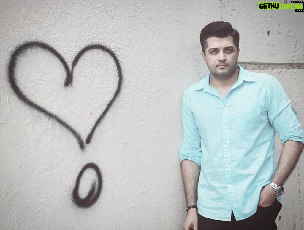 Pendar Akbari Instagram - ..... ما انسانها بر روی کره ی زمین زندگی نمی کنیم بلکه سرزمین واقعی ما قلب کسانی است که دوستشان داریم! #کریستین_بوبن #pendarakbari #پندار_اکبری
