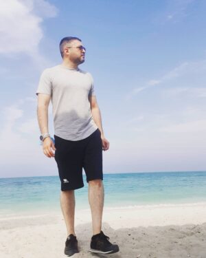 Pendar Akbari Instagram - همه‌ی نیروها در کارند تا تو را عام کنند؛ 
خاص باش
•
#pendarakbari #pendar_akbari #پندار_اکبری #پنداراکبری