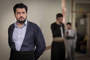 Pendar Akbari Instagram - و اینم آخرین عکس
 بالاخره وقت خداحافظی فرا رسید ... 

خسته نباشید به تمام عوامل و عزیزانی که در پشت صحنه این مجموعه پا به پای ما تلاش کردن 
و ممنون از حمایت همه شما که از شروع پخش فصل دوم با محبت و عشق همراه بودین و حمایت کردین ... دمتون گرم .. ترکوندین ♥️ قطعا میدونین که نمیشه یک به یک جواب همه محبتهای شمارو داد ولی همینجا بهتون میگم که همتون عشقید و درجه یک ، ممنون از همه شما 🌟💫🙏♥️ آروزی موفقیت و شادی دارم برای همتون
عکس از محسن هندی 
#pendarakbari #pendar_akbari #پنداراکبری #پندار_اکبری