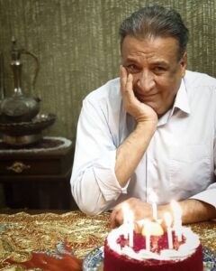 Pendar Akbari Instagram - پدر ، استاد ، سلطان ......  هیچ کلمه و واژه ای نمی تونه عظمت حضور تو رو در زندگی من وصف کنه تولدت مبارک #عبدالرضا_اکبری چهاردهم فروردین ماه هزارو چهارصد 🌟🌟 💙💙💙💙