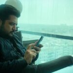 Pendar Akbari Instagram - درصد کمی از انسان ها نود سال عمر می کنند، مابقی یک سال را نود بار تکرار می کنند. . . عکس از مجید نوروزی یا اشکان دلاوری 😃 متاسفانه دقیقا یادم نیست اینو کی گرفت 🤦‍♂️😃😃😃 @majid_norouzi @ashkan_delavari #pendar_akbari #pendarakbari #iran #iranianartist #iranianartist #پندار_اکبری #پنداراکبری