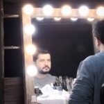 Pendar Akbari Instagram - گاهی بعضی‌ ها فکر می‌ کنن که ملاک خلقت هستن و از دیگران انتظار دارن که طبق خواسته اونها عمل کنن.... به عنوان مثال؛ چون من از این شخص خوشم نمیاد دیگران هم نباید از اون خوششون بیاد و نباید اونو دعوت کنن و یا وقتی در جمعی هستن اونو نباید نگاهش کنن. چون فلان چیز رو من خریدم دیگران نباید اون رو بخرن، واون چیز باید در انحصار من باشه! این افراد جهان برایشان سیاه و سفید است یا جهان، فقط دوست است و یا فقط دشمن! حالت‌های عمیق و سنگین خودبزرگ بینی و خودشیفتگی و خودمحور بودن دقیق نمیشه گفت اطرافیانشون چه واکنشی در برابر این رفتارها نشون میدن یا این رفتارها نشونه چی میتونه باشه؟! Photo by @amirbandehloo.pv #پندار_اکبری #پنداراکبری #pendarakbari #pendar_akbari #iran #iranianartist #iranianactor #honarmandan #honar #art