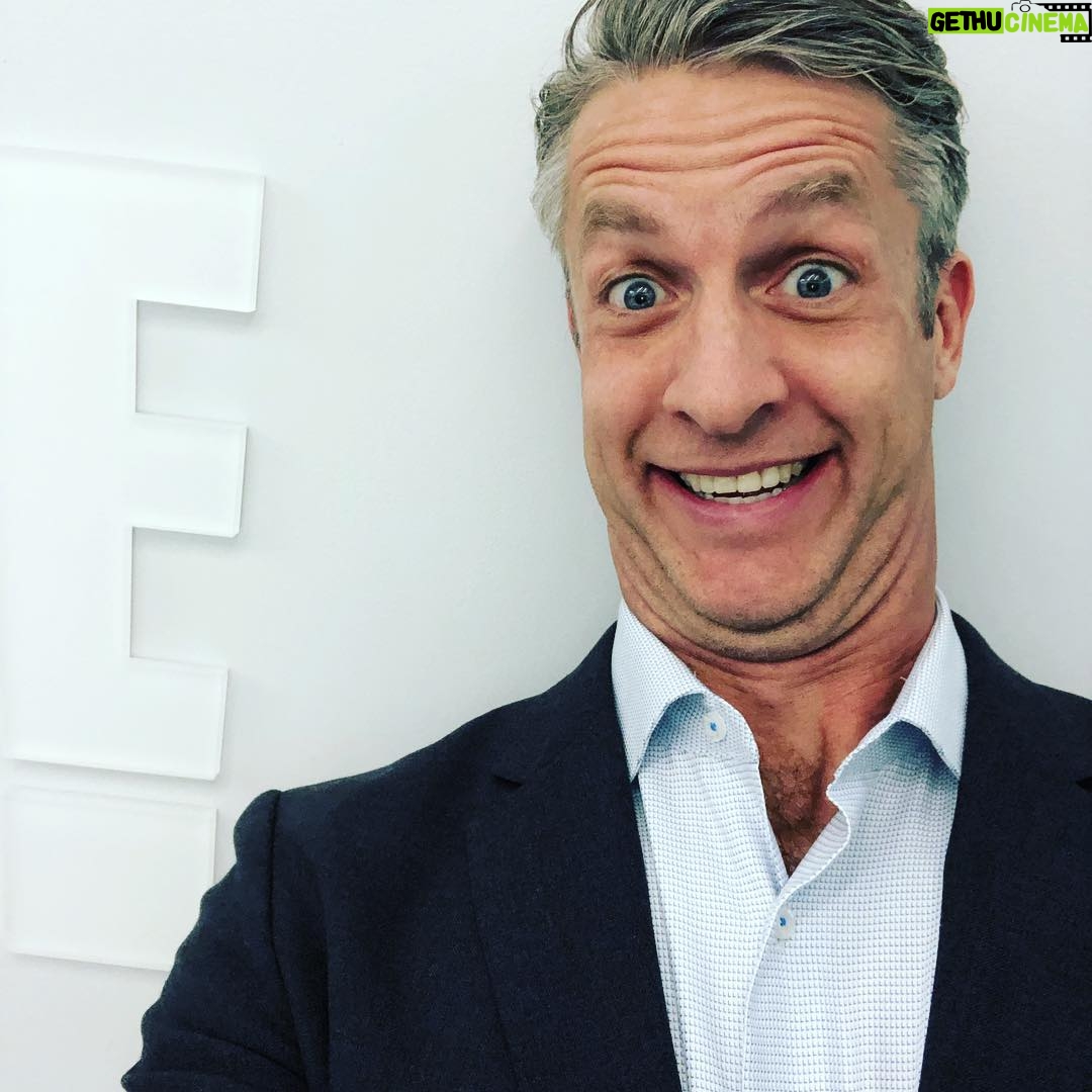 Penn Holderness - 891 Likes - Just met the lovely talent department at E! Everyone is really pretty here in LA. Not as many double chins. #doublechinstagram