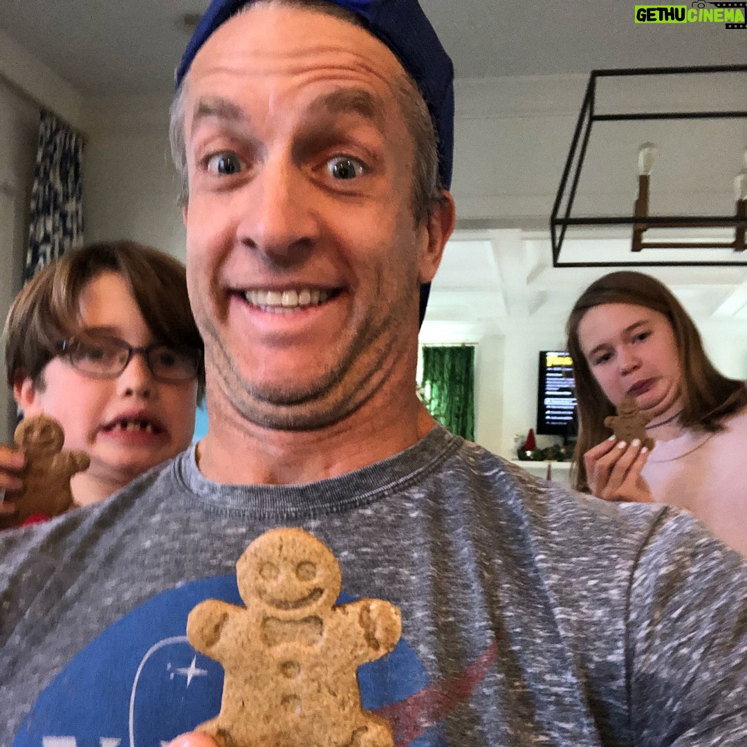 Penn Holderness Instagram - We’re making CHINGERBREAD MEN!!! #doublechinstagram
