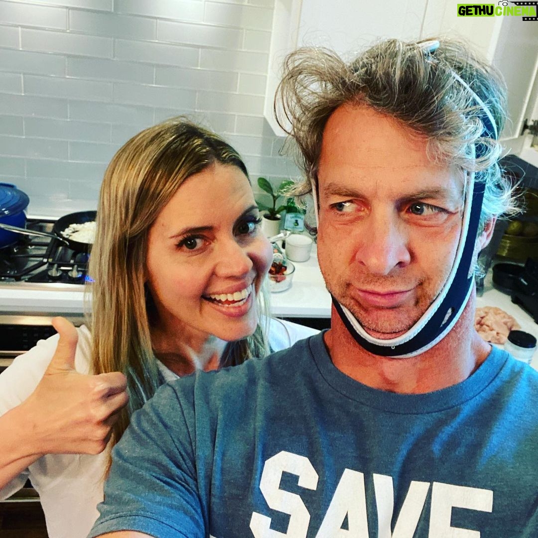 Penn Holderness - 2.6K Likes - Man this is been a week. Not many reasons to laugh. And then my wife opened a box and gave me this. It’s something from amazon to help my snoring situaCHIN. so yeah. That’s right now. Cool cool cool. Women contain your physical attractCHIN. #doublechinforthewin