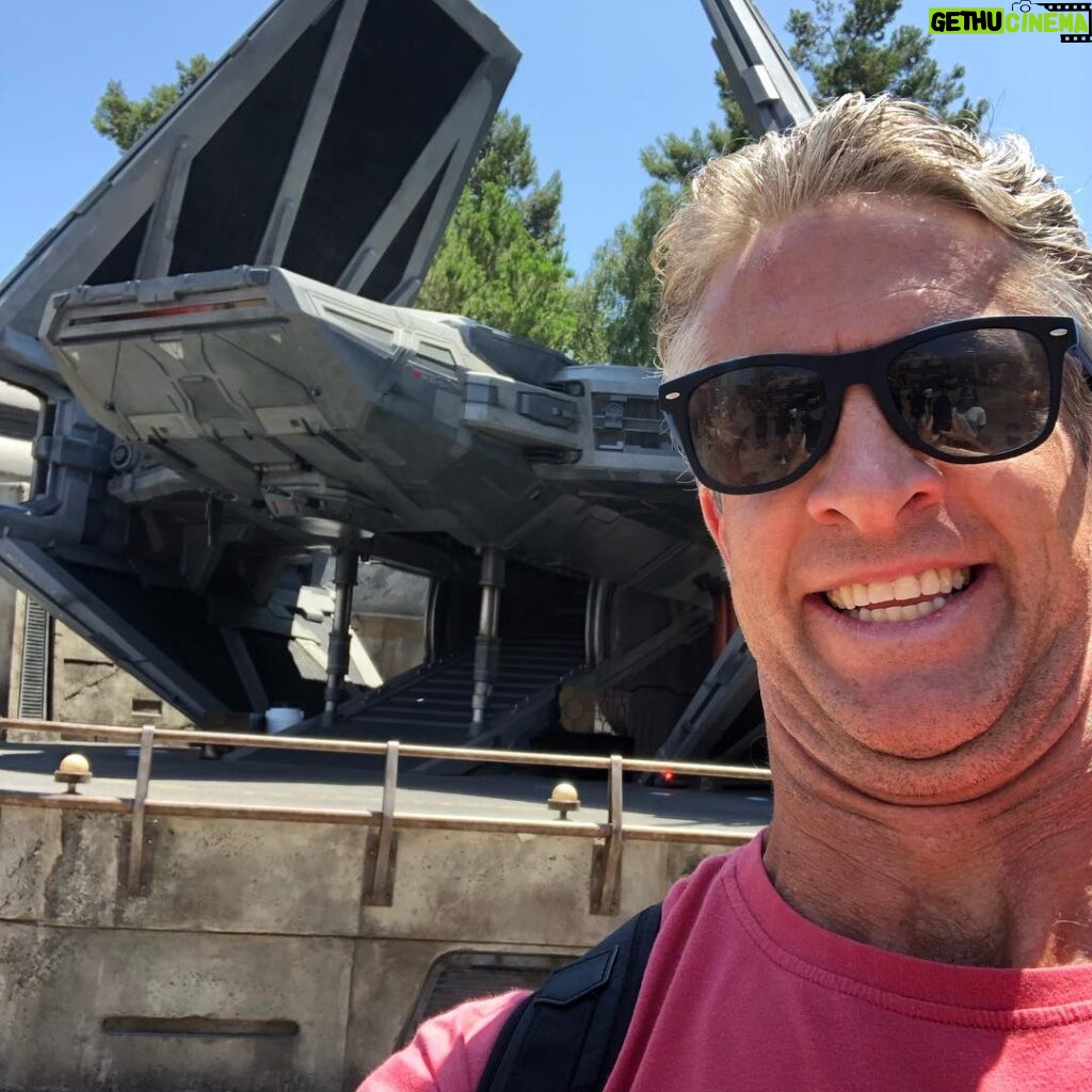Penn Holderness Instagram - This is a pretty sweet CHINperial fighter. Is this the one that drives the CHINperor around, or maybe the one that drives Kylo CHIN? #doublechinstagram Star Wars: Galaxy’s Edge