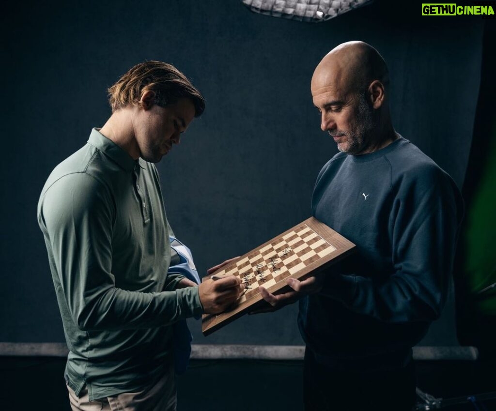 Pep Guardiola Instagram - What a pleasure to meet the genius Magnus Carlsen! We enjoyed it so much! Join us and watch the full video on Man City’s or Puma’s official YouTube channels. #foreverfaster #mancity #chesscom