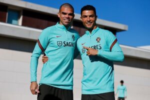 Pepe Instagram - 📱Instagram asks…
.
“Write a subtitle” 🤔👇🏼