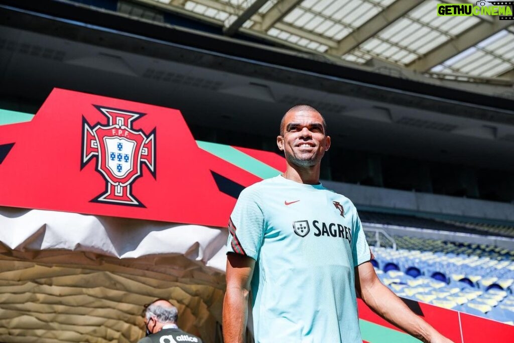 Pepe Instagram - De volta ao Dragão com @portugal 🇵🇹 #TodosPortugal Estádio Do Dragão