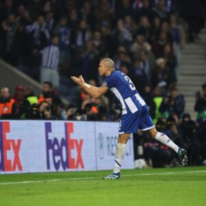 Pepe Instagram - Quem chega nesta idade a jogar neste nível num clube como o FC Porto é por causa de muito trabalho e sacrifício. Sei que falta pouco para eu terminar, mas o pouco que falta vou dar o meu melhor para honrar este desporto. 

Continua… 🙏🏻💪🏼