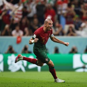 Pepe Instagram - O SONHO 
“Pelo sonho é que vamos,
Comovidos e mudos.
Chegamos? Não chegamos?
Haja ou não frutos,
Pelo Sonho é que vamos.
Basta a fé no que temos.
Basta a esperança naquilo
Que talvez não teremos.
Basta que a alma demos,
Com a mesma alegria, ao que é do dia-a-dia.
Chegamos? Não chegamos?
- Partimos. Vamos. Somos."

E assim foi.
Juntos acreditamos. 
Fomos, lutamos!

Obrigado,
SEMPRE PORTUGAL 🇵🇹