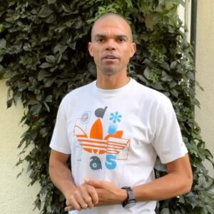 Pepe Instagram - A partir de hoje jogo “em defesa” da Saúde. 

⚽ A “Bolsa Pepe”, lançada em parceria com o Laboratório Associado RISE, vai apoiar jovens e investigadores do setor da Saúde. #RISEResearchNetwork

➡️Mais informações em: https://bit.ly/3RE5Mss