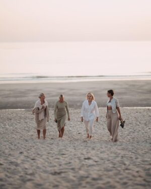 Peri Baumeister Instagram - I went back home full hearted. 💙

Grazie mille @giorgioarmani #armanimare and of course to all involved. 
So much love in the details. 
So many interesting and inspiring encounters and amazing food.
@sarah___kern @juliahoefner 📸 @lucaspossiede 

And what a beautiful place Sylt is! Especially with you @luisevonfinckh
