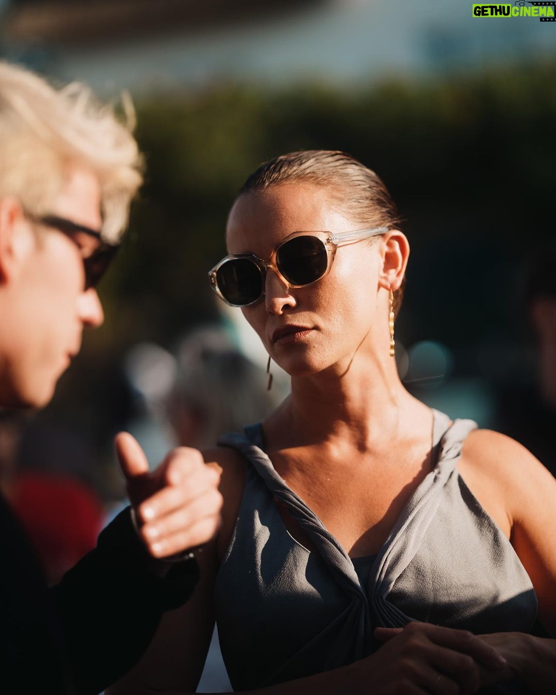 Peri Baumeister - 1.1K Likes - I went back home full hearted. 💙
Grazie mille @giorgioarmani #armanimare and of course to all involved.
So much love in the details.
So many interesting and inspiring encounters and amazing food.
@sarah___kern @juliahoefner 📸 @lucaspossiede
And what a beautiful place Sylt is! Especially with you @luisevonfinckh
