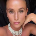 Peri Baumeister Instagram - Here comes your ghost again But that’s not unusual It’s just that the moon is full And you happend to call Dressed by @dior and @maxilieml 💛 H/M @vivienmangin Danke @produzentenallianz für den schönen Abend.