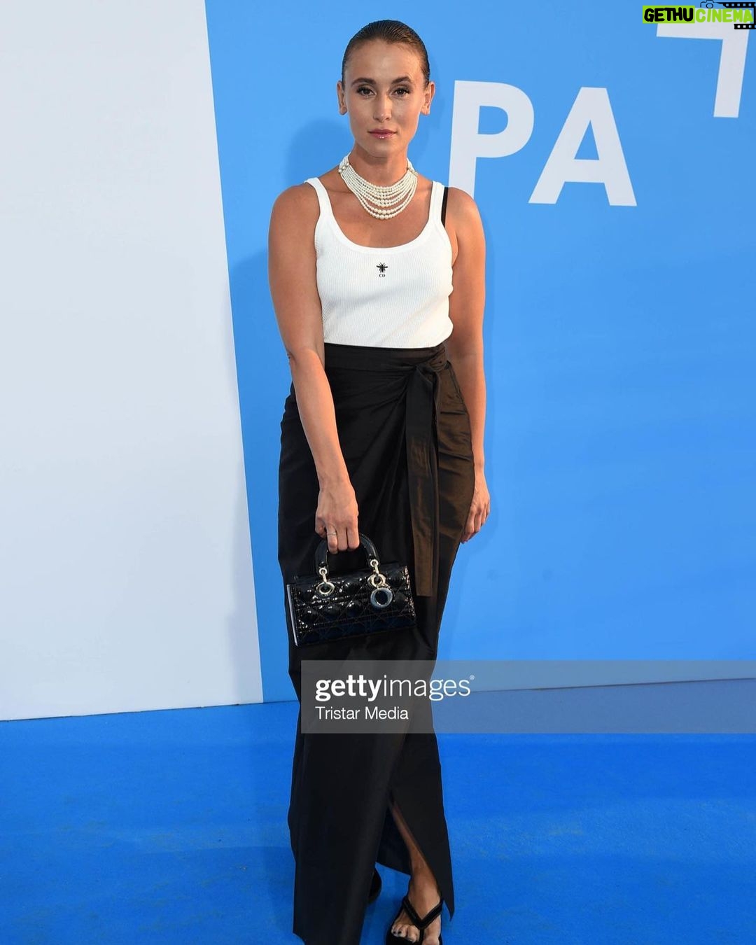 Peri Baumeister - 1.2K Likes - Here comes your ghost again
But that’s not unusual
It’s just that the moon is full
And you happend to call
Dressed by @dior and @maxilieml 💛
H/M @vivienmangin
Danke
@produzentenallianz für den schönen Abend.