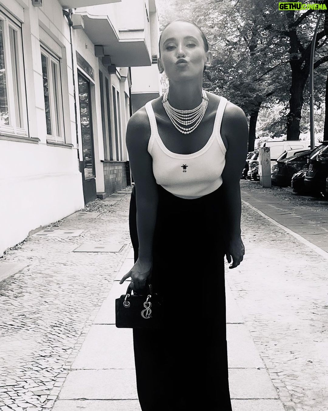 Peri Baumeister - 1.2K Likes - Here comes your ghost again
But that’s not unusual
It’s just that the moon is full
And you happend to call
Dressed by @dior and @maxilieml 💛
H/M @vivienmangin
Danke
@produzentenallianz für den schönen Abend.
