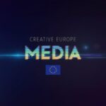 Peri Baumeister Instagram - …… An die EU An den Deutschen Bundestag. An meine Familie Die Kita Freunde Liebe alle. Ich war gestern im Kino und habe diesen Film gesehen. GREEN BORDERS von der Oscar®-nominierten Regisseurin Agnieszka Holland. Jeder der hier leben darf, sollte sich dieses Werk angucken. Und sich im Kleinen und Großen fragen, was zu tun ist. Bitte tut das auch, so hart es auch sein mag hinzugucken. Seht ihn euch an. Teilt den Trailer - schafft Aufmerksamkeit und werdet laut. Die Zustände an den Aussengrenzen Europas, besonders die von Belarus, der Balkanroute und Griechenlands sind seit langem nichts Neues. Und gerade deswegen: Unsere Empathie ist, so erscheint es mir größtenteils schwindelerregend eingeschlafen. Menschen sterben immer weiter. An den Grenzen. Im Meer. Werden unerträglichen und traumatischen Zuständen einfach überlassen. Push backs sind verboten, aber gehören zum Alltag. Die EU schaut zu. Wir schauen weg. Dabei sollten Menschen wie Menschen behandelt werden. Aktivisten nicht das Helfen verboten oder erschwert werden. Fluchtwege sollten sicher sein. Grenzen und unsere Arme offen. Ich glaube, der Film kann aufwecken. Mich hat er gestern erneut aufgerüttelt. Ab Donnerstag 1.2.2024 ist er bei uns im Kino. Ich befürchte nicht für lange. ( Slide für Trailer) „GREEN BORDER fordert die Zuschauer*innen die Perspektiven zu wechseln und offensiv über eigene moralische Entscheidungen nachzudenken. Dabei blickt der Film aber nicht auf die verstörenden Zustände im „rechtsfreien“ Grenzgebiet, sondern erzählt vor allem auch über Hoffnung, Liebe, Mitgefühl und Empowerment – also darüber, was wir gemeinsam verändern könnten“ Auf Filmfestspielen wurde er in Venedig mit 7 Preisen ausgezeichnet. Peri #GREENBORDER #NeuImKino #Pifflmedien #Humanismus #Europa @bundestag @filmakademie @leavenoonebehind2020 @seawatchcrew #Leavenoonebehind, Amnesty @amnesty Terre des Hommes @piffl_medien @kinoundthema