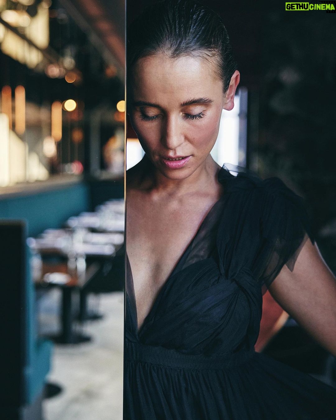 Peri Baumeister - 1.3K Likes - She opens her eyes and started to see 🌘
•
•
•
📸 @nilsschwarz_
@sabrina.reuschl
@grill_im_kuenstlerhaus
@loewscommunications