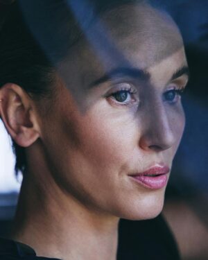 Peri Baumeister Instagram - She opens her eyes and started to see 🌘

•
•
•

📸 @nilsschwarz_ 
@sabrina.reuschl 
@grill_im_kuenstlerhaus 
@loewscommunications