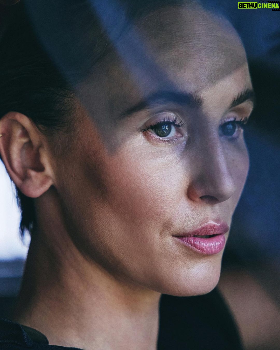 Peri Baumeister - 1.3K Likes - She opens her eyes and started to see 🌘
•
•
•
📸 @nilsschwarz_
@sabrina.reuschl
@grill_im_kuenstlerhaus
@loewscommunications