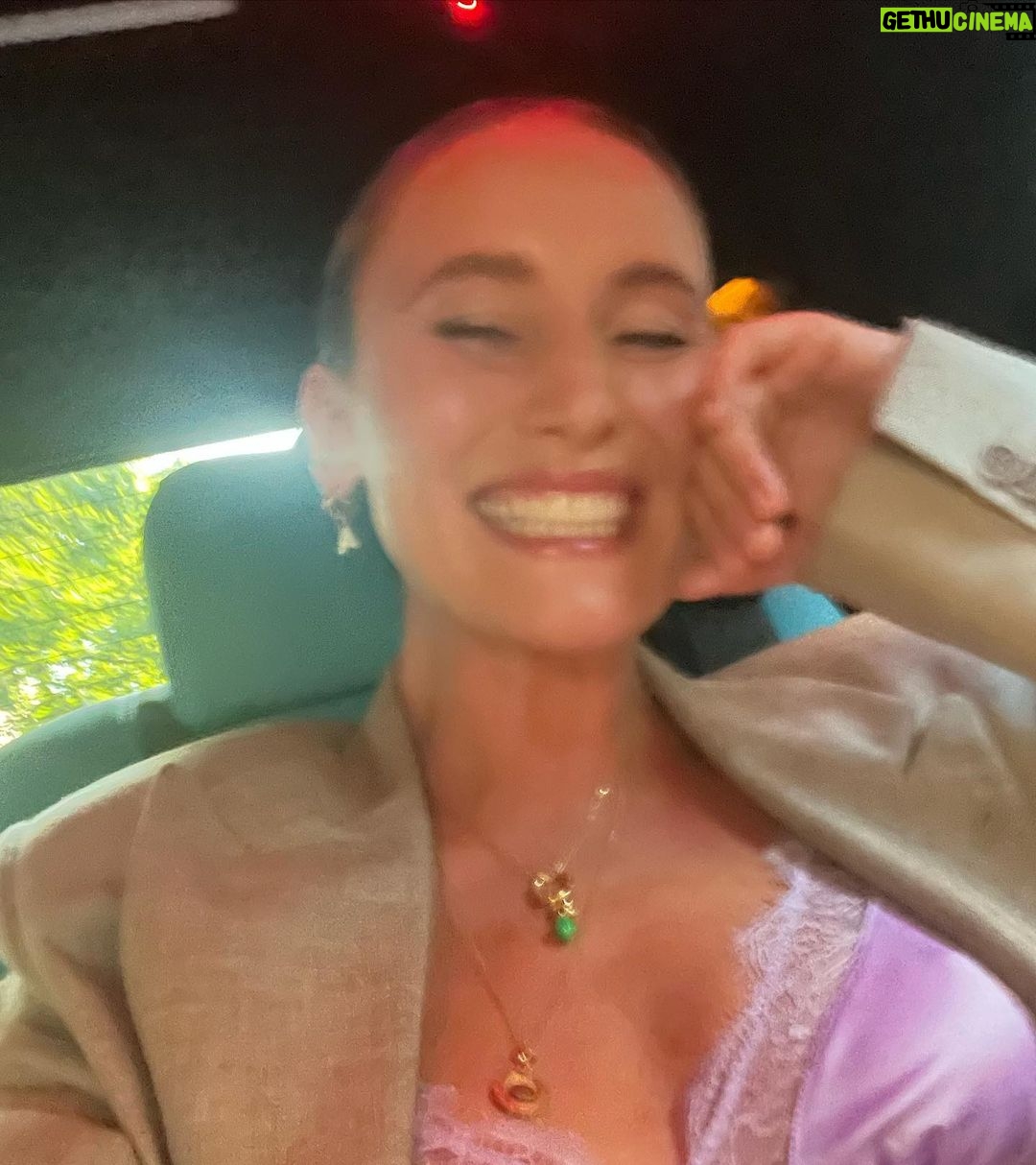 Peri Baumeister - 1.1K Likes - Dis passiert, wenn man in Berlin ein Taxi bestellt 🪩
@apropos_store #grossmutter
@vivienmangin 💋
You see @clemensporikys