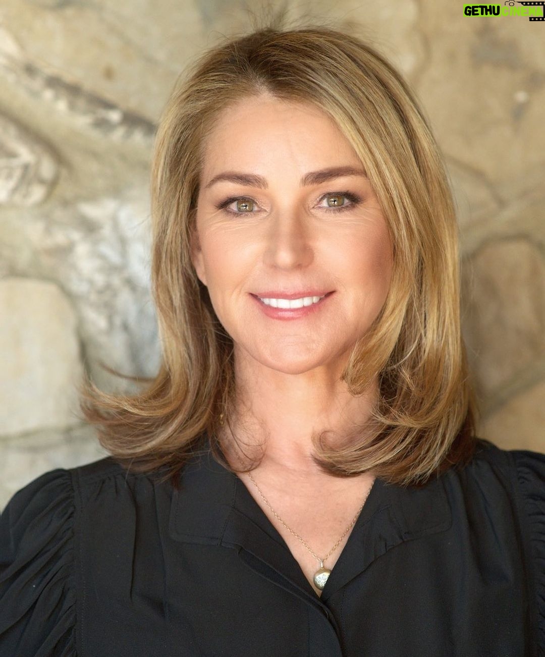 Peri Gilpin Instagram - Happy Tuesday @kinginthekitchen 📷 @victoriapaynemakeup