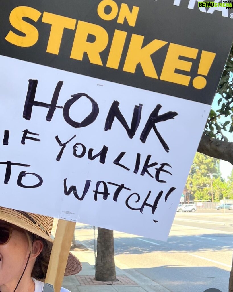 Peri Gilpin Instagram - We didn’t want a strike but we are not afraid of a fight #SAGAFTRAStrong #union #ImUnion Hollywood, California