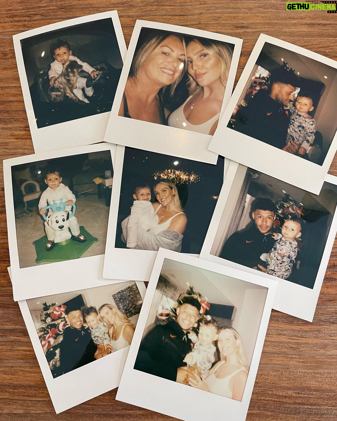 Perrie Edwards Instagram - Christmas shenanigans! I hope everyone had a lovely Christmas 🎄🎁♥️