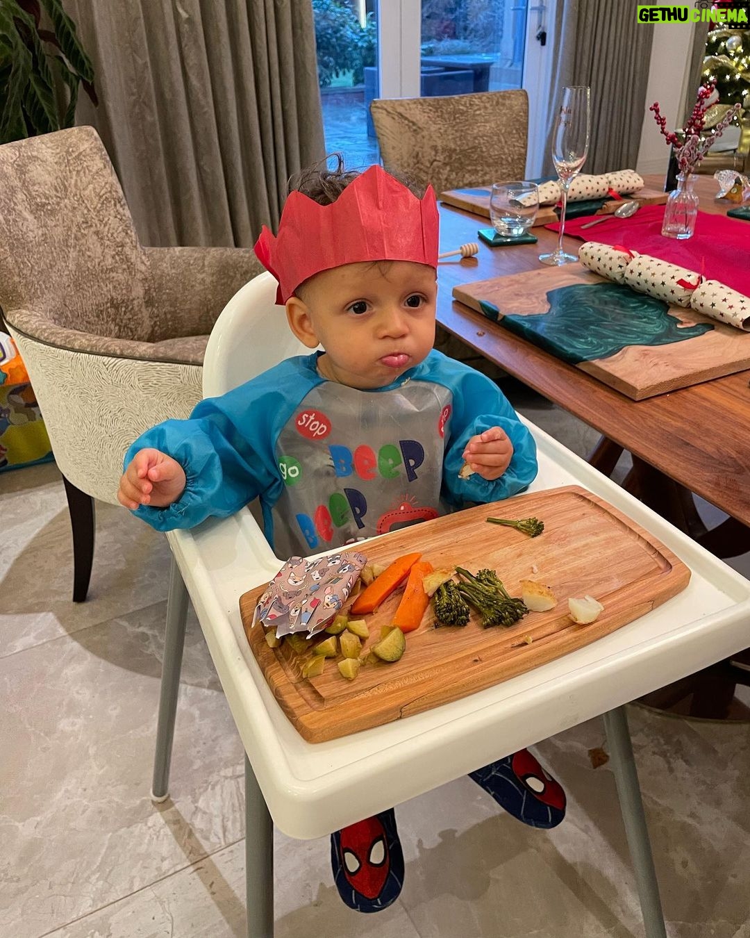 Perrie Edwards Instagram - Christmas shenanigans! I hope everyone had a lovely Christmas 🎄🎁♥️