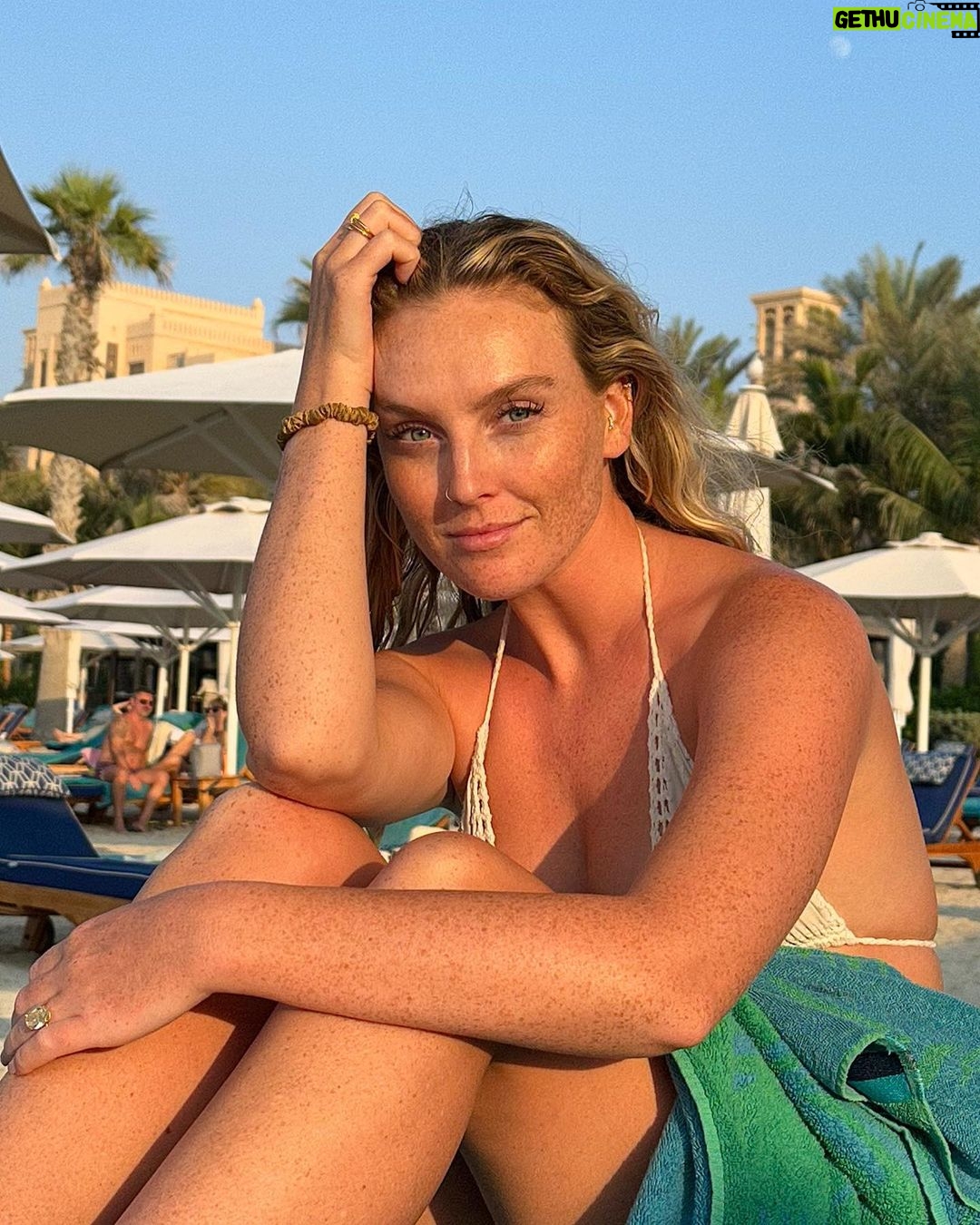 Perrie Edwards Instagram - Holiday with my loves ☀️