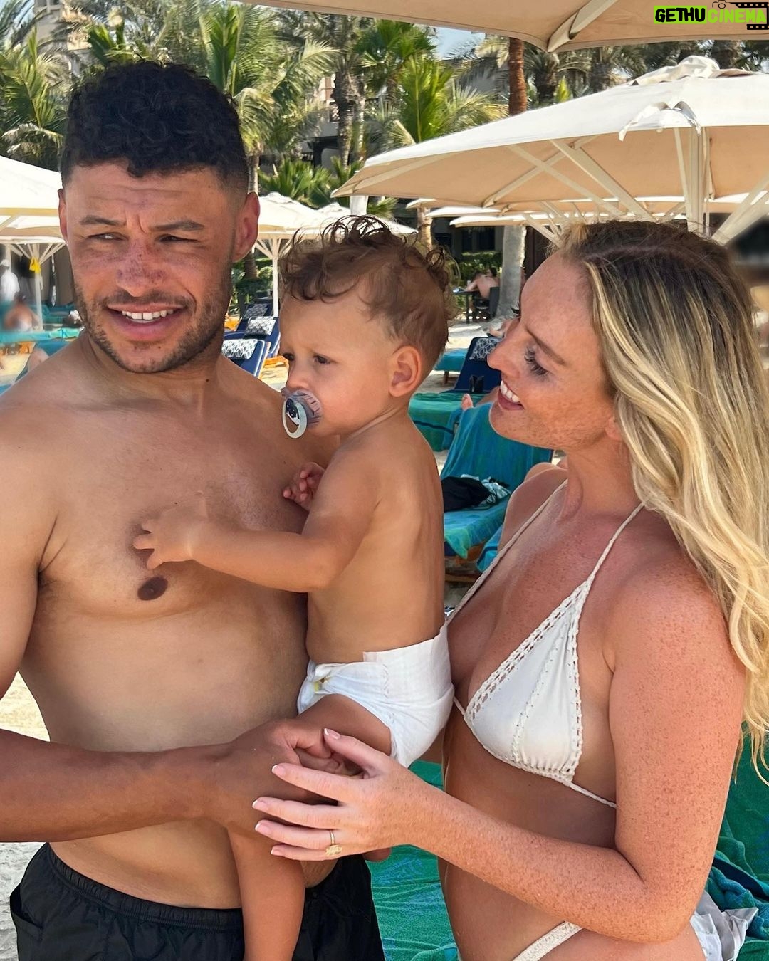 Perrie Edwards Instagram - Holiday with my loves ☀️