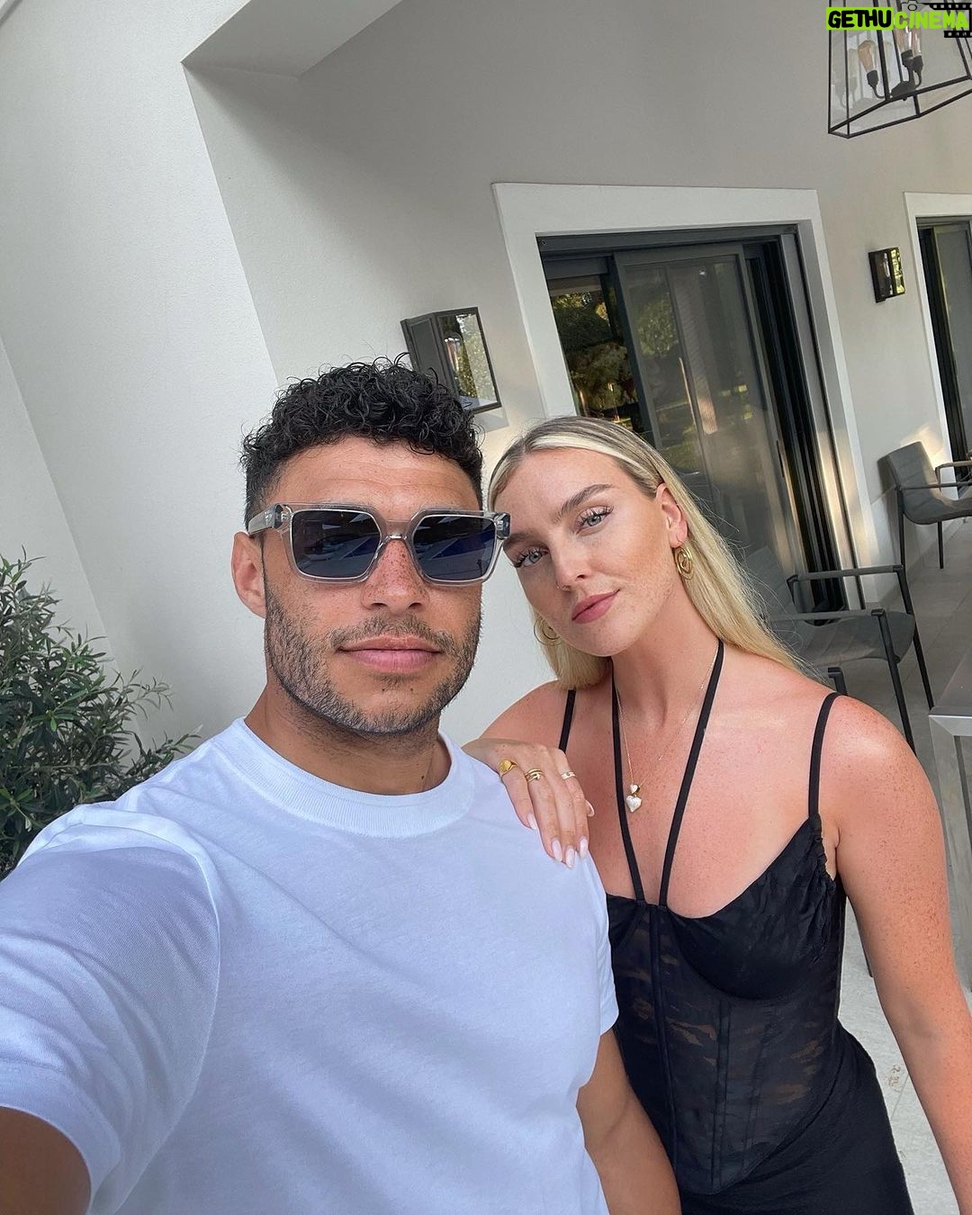 Perrie Edwards Instagram - Happy 30th birthday baby! Ily 🫶🏻