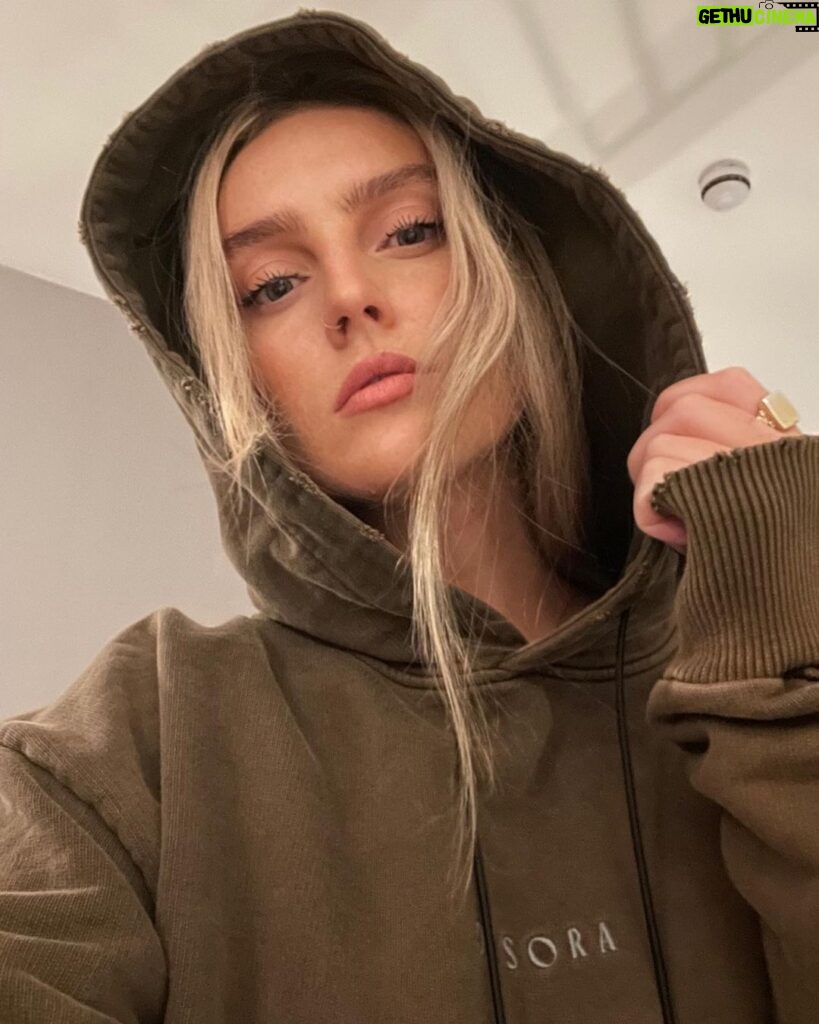 Perrie Edwards Instagram - Design day with team @disora 🖤 Loving the new colours! London, Unιted Kingdom