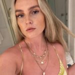 Perrie Edwards Instagram - Some wholesome holiday content☀️