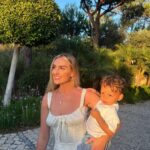 Perrie Edwards Instagram - Sunshine and family ☀️🫶🏻