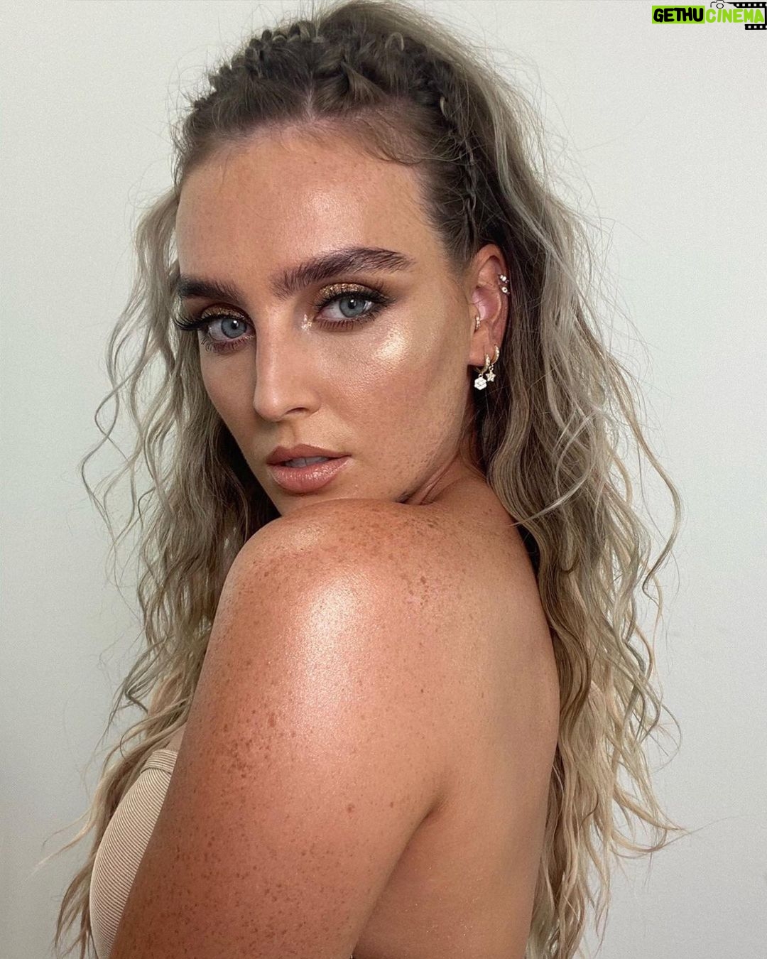 Perrie Edwards Instagram - Tried to find the light, it found me first... 🍯