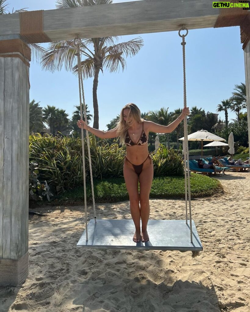 Perrie Edwards Instagram - A summer baby in her natural habitat! ☀️