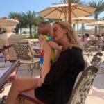 Perrie Edwards Instagram - Some wholesome holiday content☀️