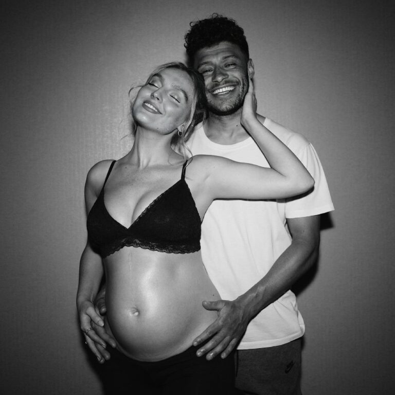Perrie Edwards Instagram - So happy to be on this wild journey with my soulmate Me + Him = You 🌎♥️ We can’t wait to meet you baby Ox!