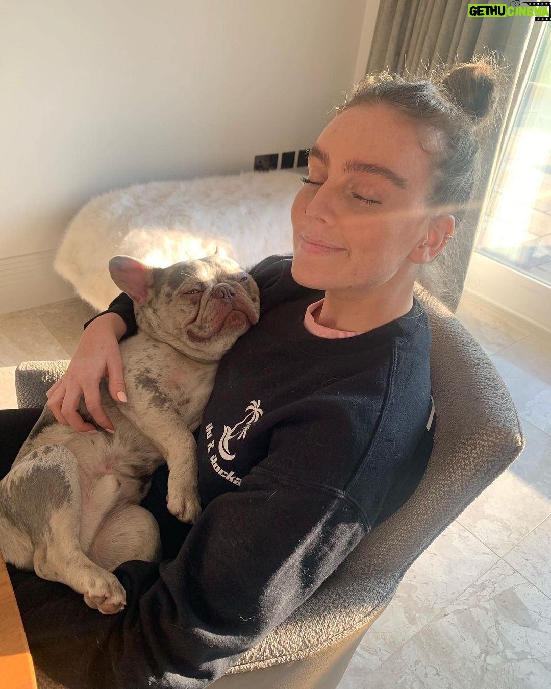 Perrie Edwards Instagram - Lockdown 3 has provided zero content, so here’s some random shit 😌