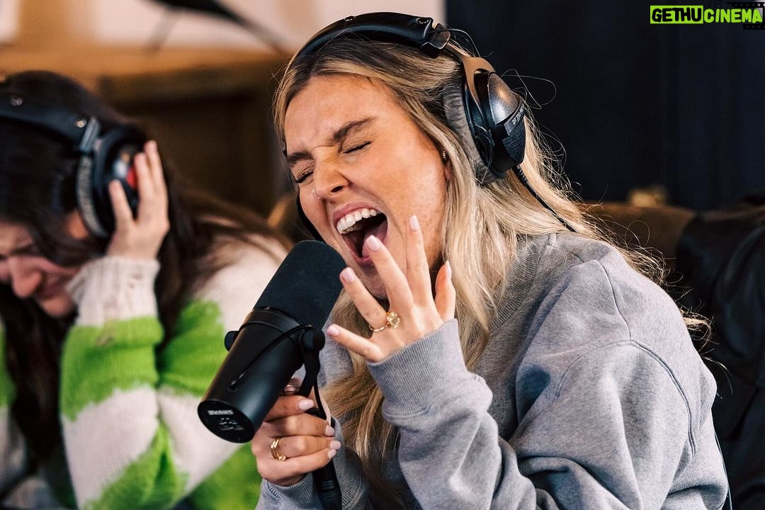 Perrie Edwards Instagram - Singing my little heart out… music pending… 🎶