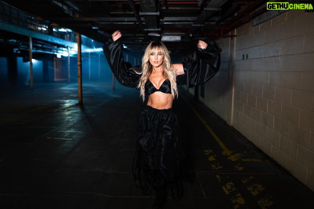 Perrie Edwards Instagram - Some BTS of sweet melody music video. OUT NOW!