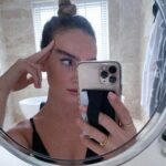 Perrie Edwards Instagram - 𝐌𝐎𝐎𝐃 & 𝐈𝐥𝐲 icle scar